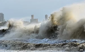 lmu5h7j8_cyclone-biparjoy_625x300_13_June_23