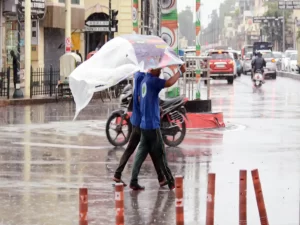 imd_rain_alert_it_will_rain_in_up_bihar_now_clouds_will_rain_in_uttarakhand_and_haryana_till_october_1665107448