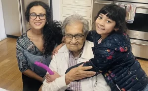 muq2ruro_amartya-sen-with-daughter_625x300_10_October_23