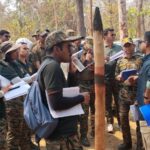 रायपुर : प्रशिक्षु आईएफएस अधिकारियों ने लघु वनोपजों से उत्पाद बनाने की प्रक्रिया देखी