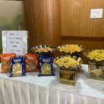 रायपुर : केन्द्रीय जेल रायपुर के बंदियों द्वारा निर्मित नमकीन उत्पादों का विधानसभा सदस्यों ने लिया आनंद