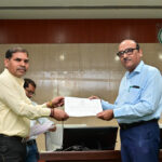 रायपुर : ई-ऑफिस में समयबद्ध कार्य करने और उपस्थिति में श्रेष्ठ प्रदर्शन करने वाले अधिकारी-कर्मचारियों को मुख्य सचिव ने किया सम्मानित