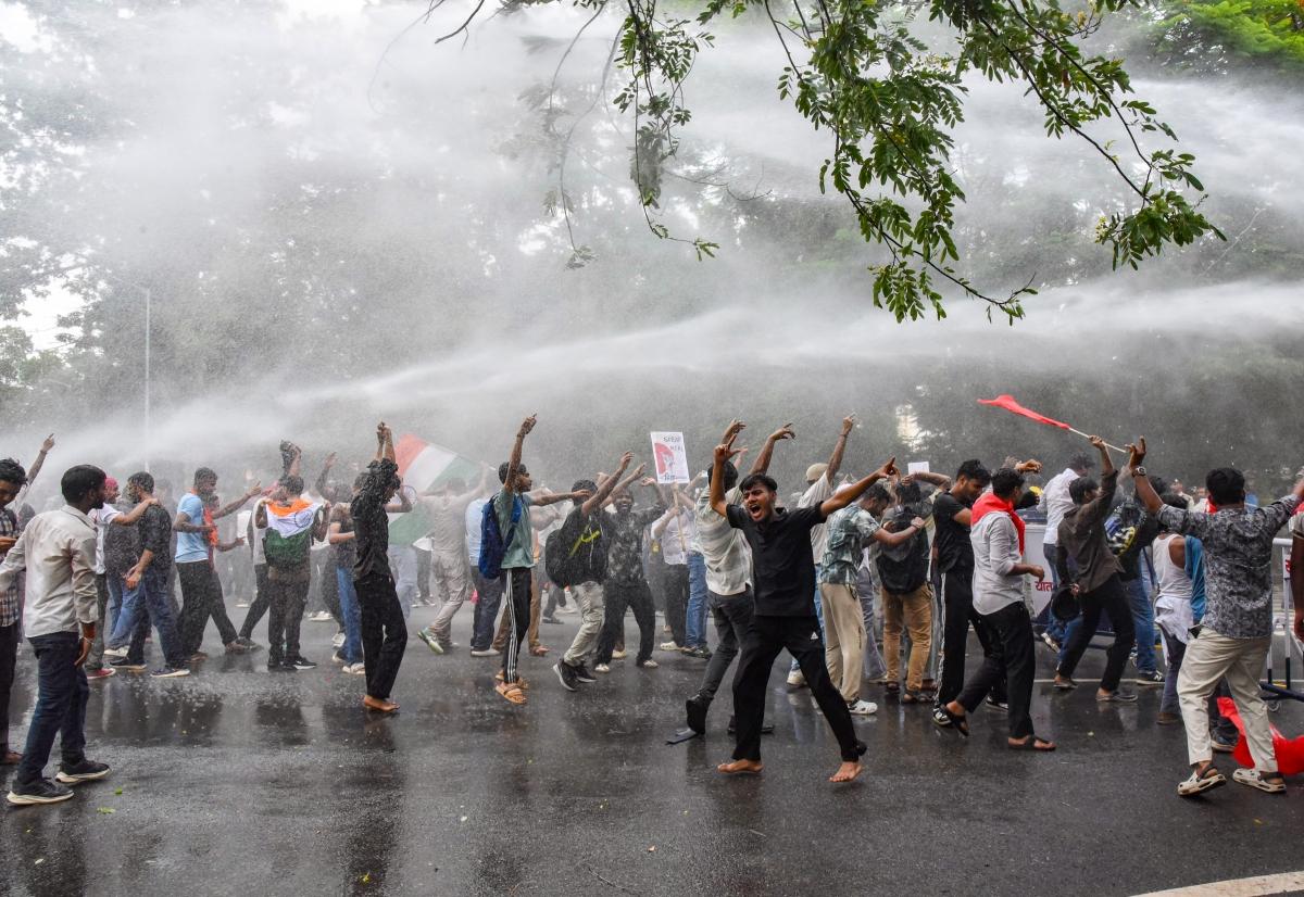 patna-student-protest-bihar-assembly-erupts-over-lathi-charge-viral-video-shows-students-dancing